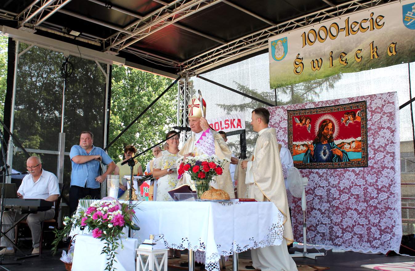 Biskup Stanisław Stefanek podczas homilii przypominał o konieczności czerpania z doświadczeń poprzednich pokoleń 