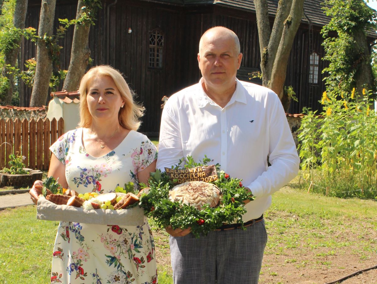 Kalinówkę Kościelną – tegorocznego gospodarza uroczystości dożynkowych – reprezentowali Marta i Mariusz Toczydłowscy