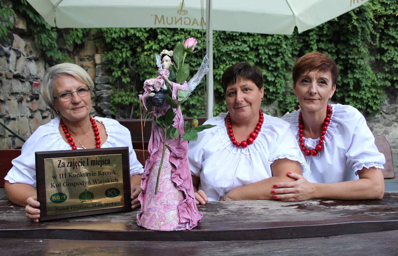 Elżbieta Jajko (od lewej), Małgorzata Łucyszyn i Iwona Zatorska – choć z niewielkiej wsi Jurków, wygrały III Konkurs Kronik KGW