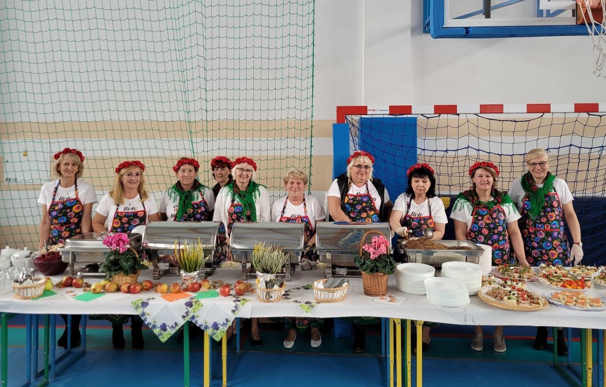 Gospodynie z Kazunia Polskiego wspierają akcje charytatywne. Sprzedają kulinaria, a pozyskanymi środkami zasilają m.in. pomoc dla niepełnosprawnej młodzieży wiejskiej