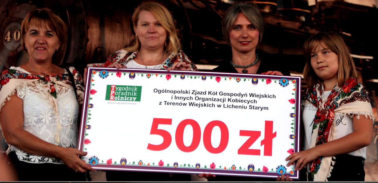 Jedną z naszych nagród uhonorowaliśmy KGW z Mniszek, które nowatorsko podeszło do sposobu eksponowania tradycyjnych polskich potraw