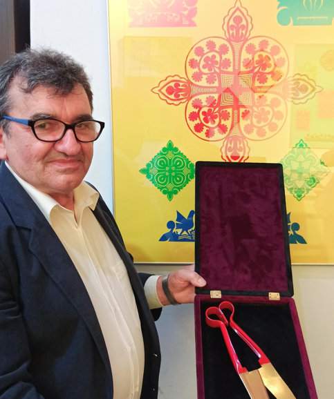 Twórca ludowy został uhonorowany Złotymi Nożycami za pielęgnowanie tradycji wycinanki rawsko-opoczyńskiej