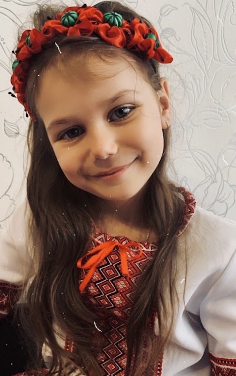 Emilia, młodsza córka Iriny w stroju ludowym. Jeszcze przed wojną. Jeszcze w Ukrainie
