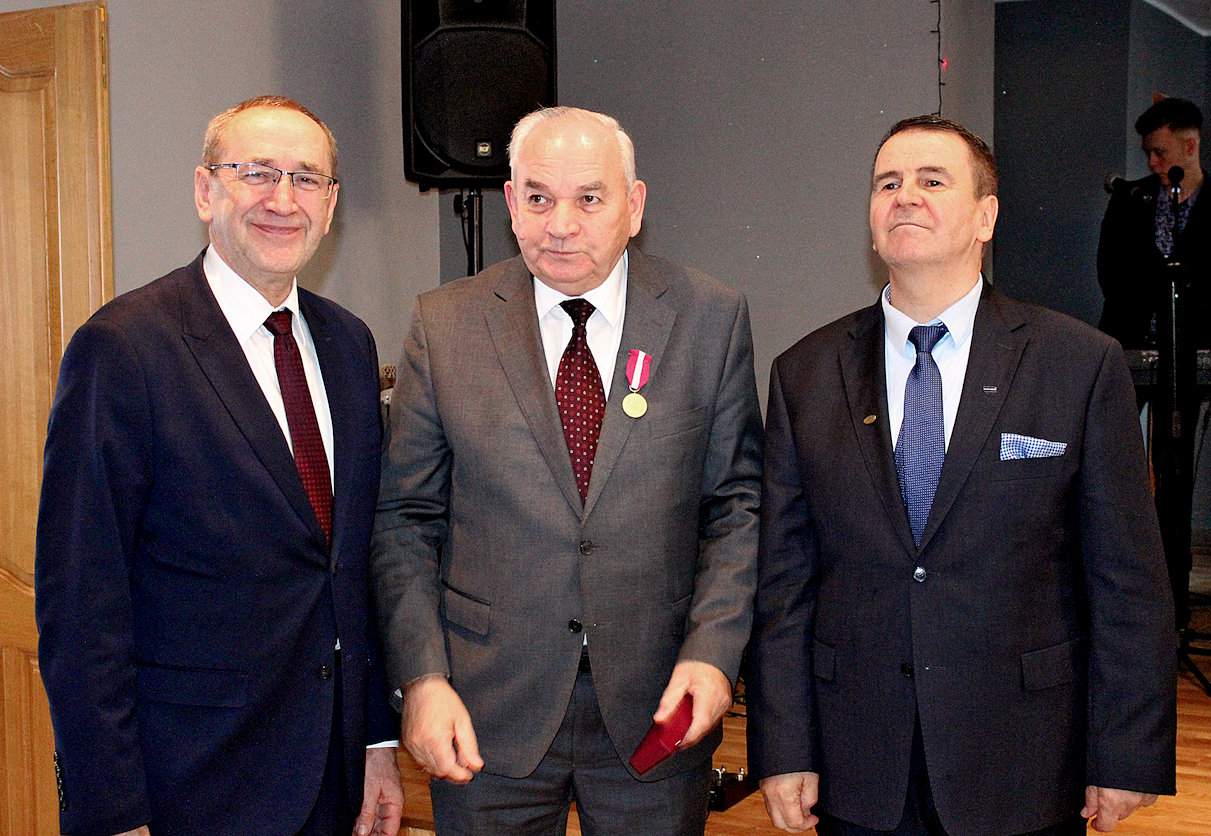 Antoni Kogut, dyrektor Oddziału w Trzebowisku, odznaczony Złotym Medalem