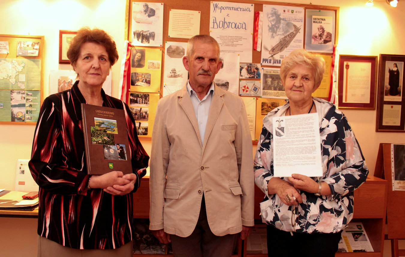 Od lewej: Danuta Rulko – sekretarz stowarzyszenia, Leonard Kowalski i Agnieszka Kowalska 