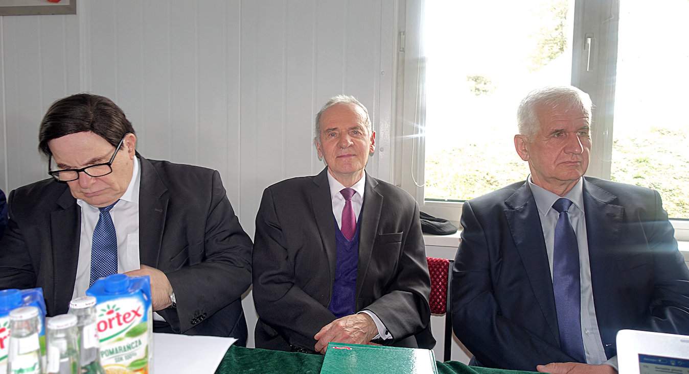 Od lewej: Jan Dworniak, prezes Centrum Badań Audytorskich, Tadeusz Polański, honorowy prezes SM Ryki, Henryk Domański, były przewodniczący rady nadzorczej