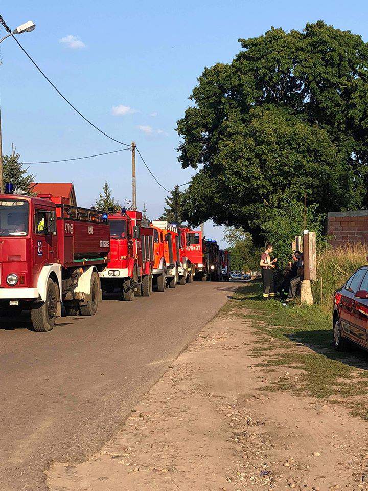 W akcji konieczna było wsparcie innych jednostek straży pożarnej, dlatego do pożaru zostało zadysponowanych łącznie aż 20 zastępów PSP i OSP z powiatu lęborskiego