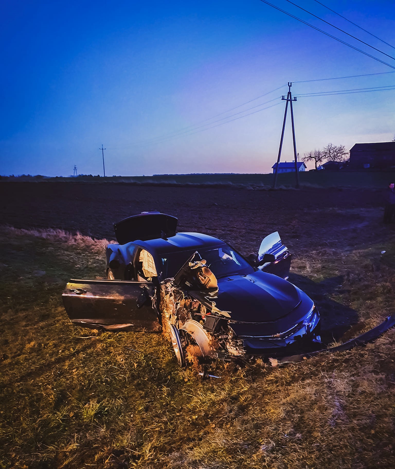 Puławy: wypadek ciągnika rolniczego i Chevrolet Camaro w Górze