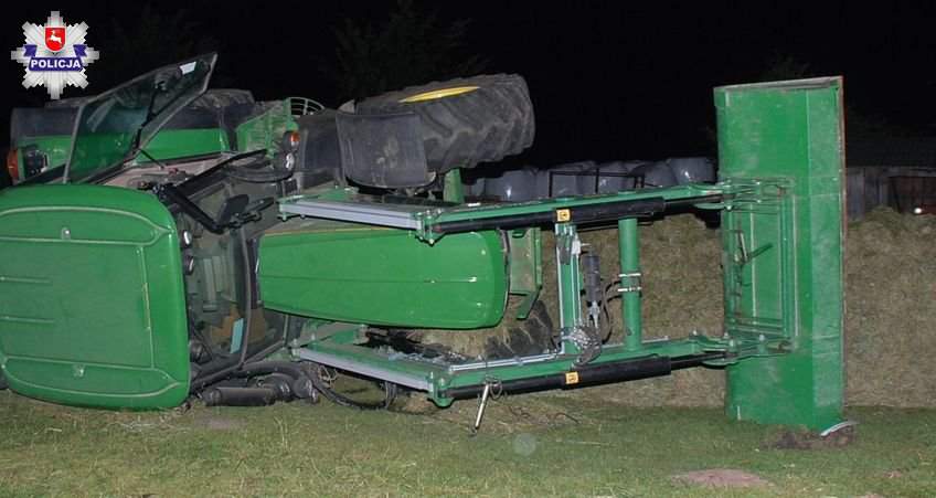 W wyniku przewrócenia się ciągnika rolniczego podczas ubijania skoszonej trawy na pryzmie ranny został 67-latek 