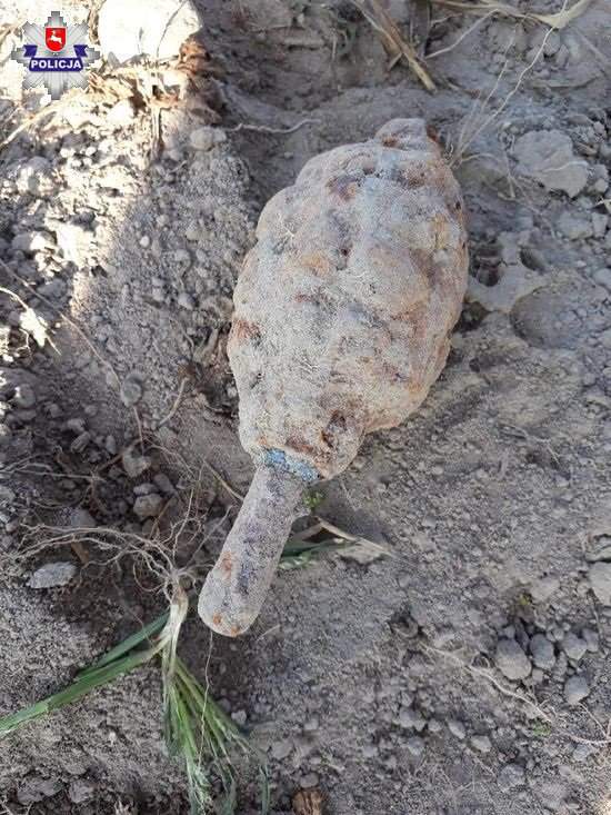 Rolnik w czasie zbioru ziemniaków wykopał granat z czasów II Wojny Światowej