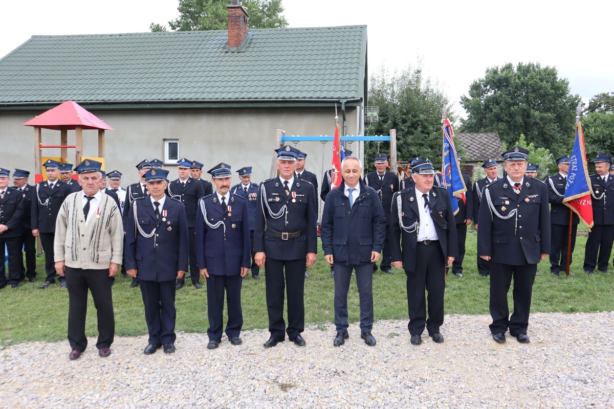 Złote medale za zasługi dla pożarnictwa otrzymali: Zdzisław Grochal, Józef Wiśnik, Józef Libera, Jan Strulak, Władysław Wrona​
