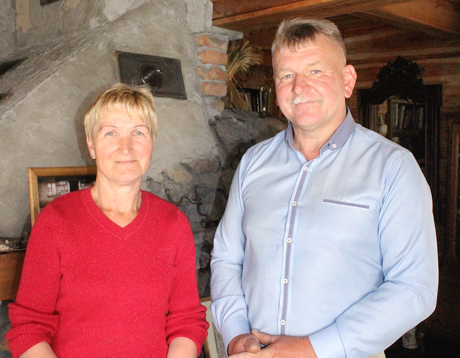  Krzysztof Tołwiński wspólnie z żoną Marią i synem Rafałem prowadzi gospodarstwo o powierzchni około 150 ha. Jego specjalizacją jest hodowla bydła mlecznego oraz mięsnego. 