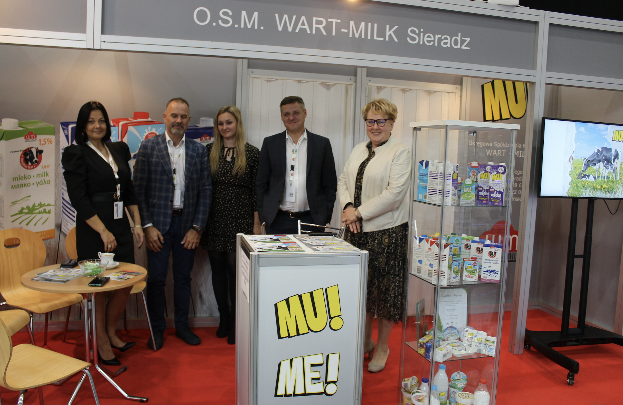Na czele delegacji OSM Wart-Milk na Polagrę stanęła Irena Miedzińska, prezes spółdzielni (pierwsza z prawej) oraz Dariusz Ostrouch, jej zastępca